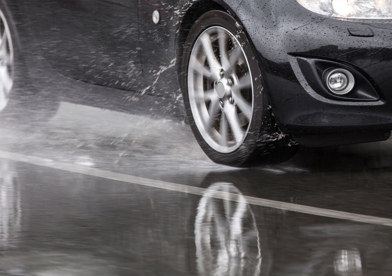 Mal cuidado de los neumáticos, más probabilidad de aquaplaning